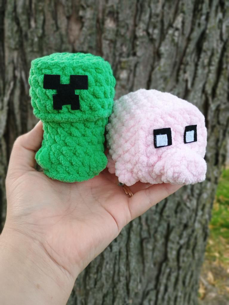 Itty Bitty Creepers crochet pattern