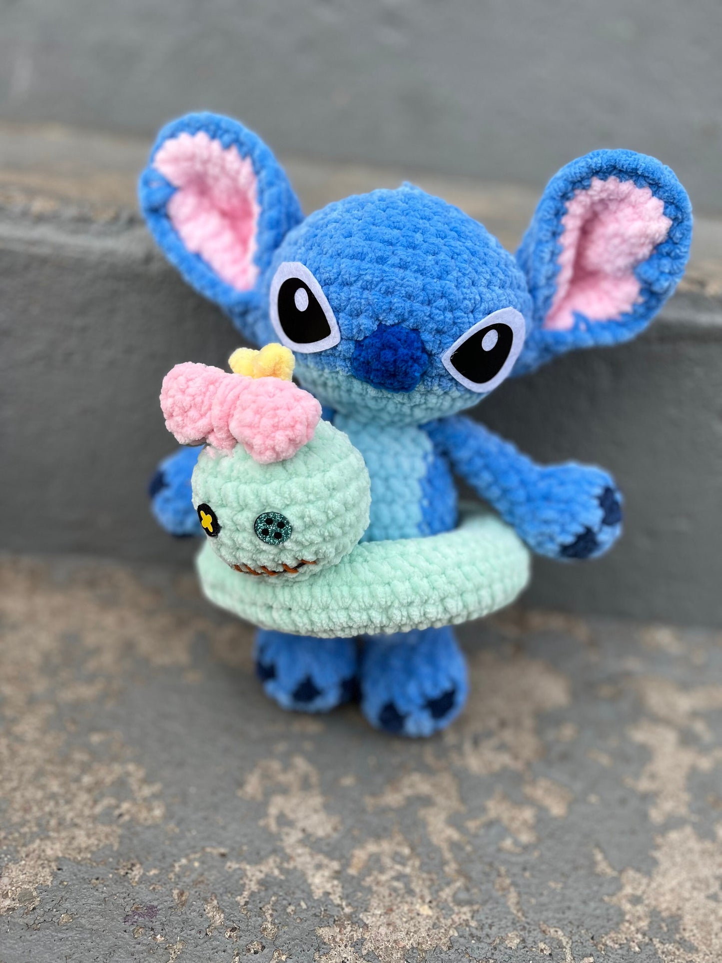 Big blue and pink alien eyes. Not baby Alien