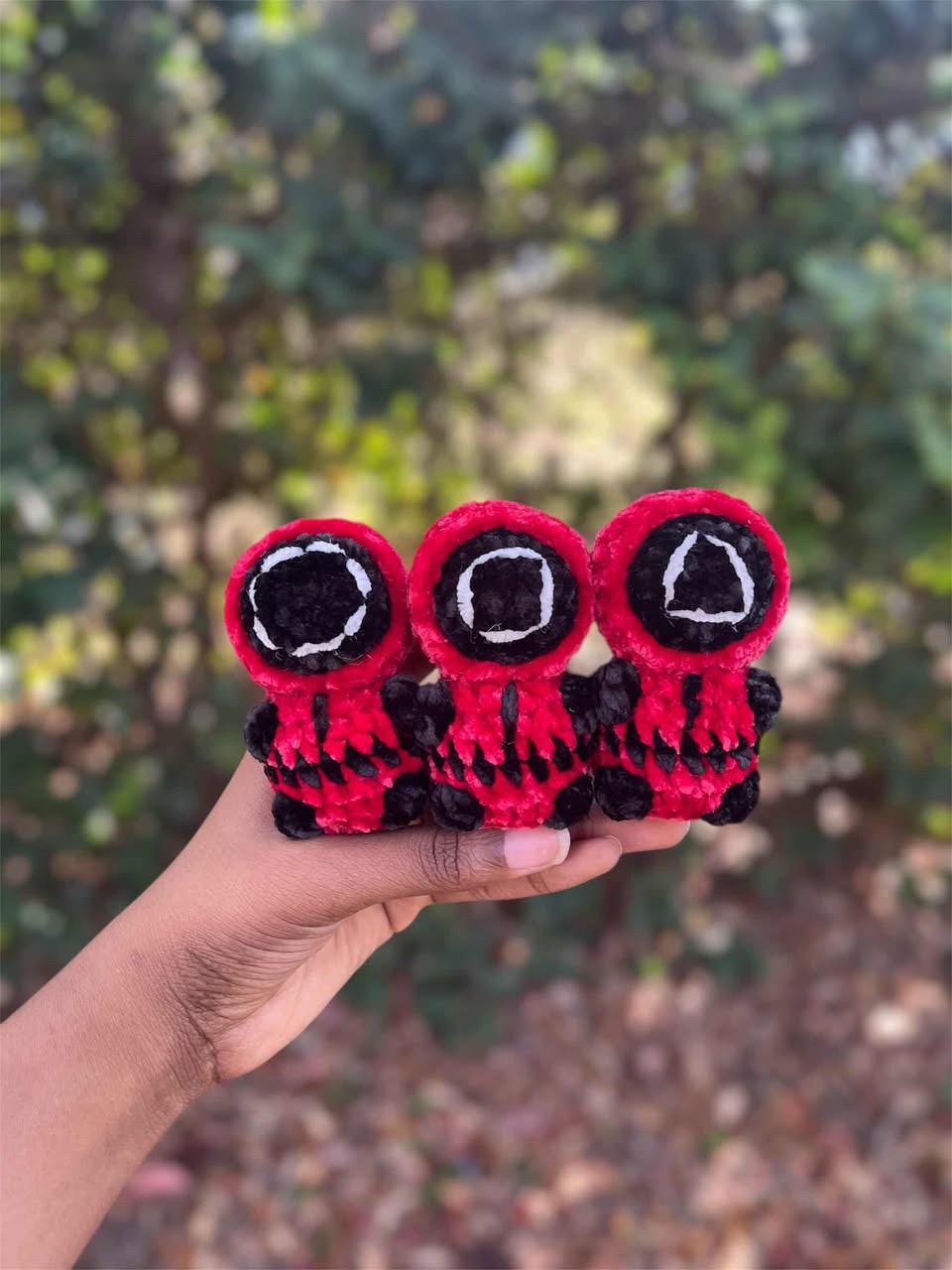 itty bitty squid men crochet pattern