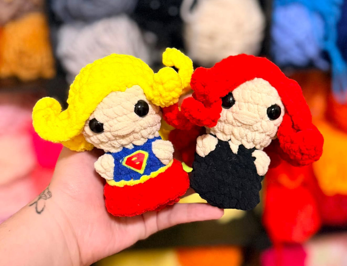 Itty Bitty Super girl Crochet Pattern. amigurumi