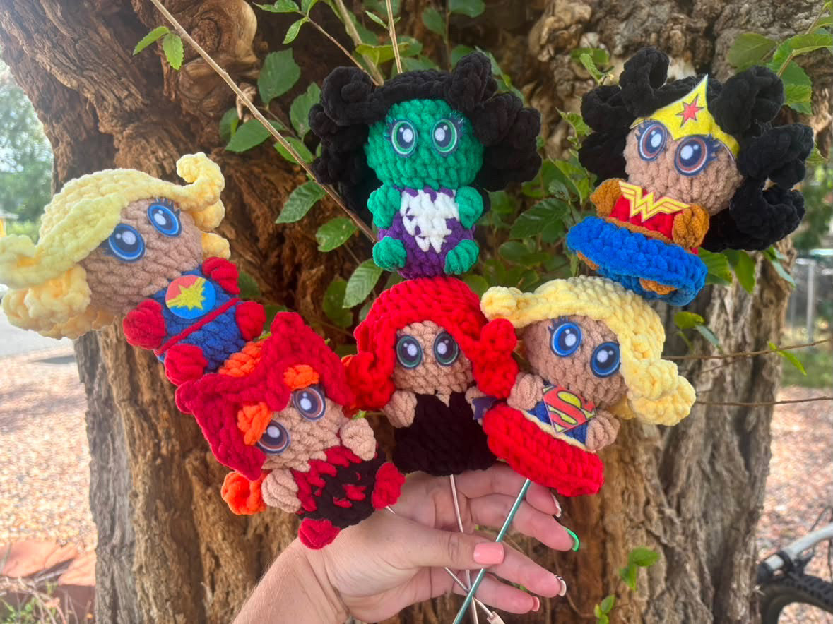 Itty Bitty Super girl Crochet Pattern. amigurumi
