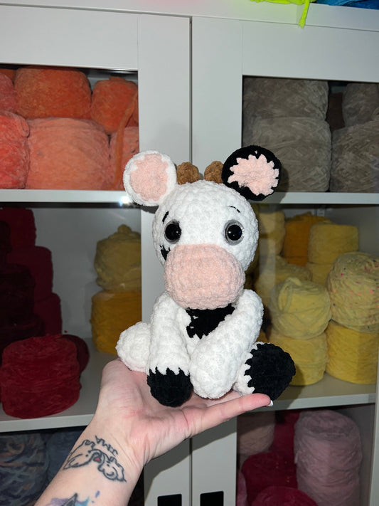 Lenny The Cow Crochet Pattern.  Amigurumi  Crochet  Pattern  Toy   Cow Low-sew