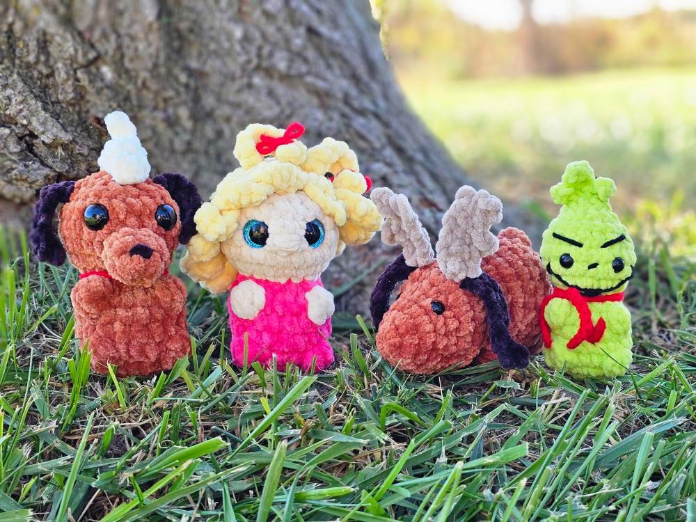 Itty Bitty Whooo Group Crochet Pattern