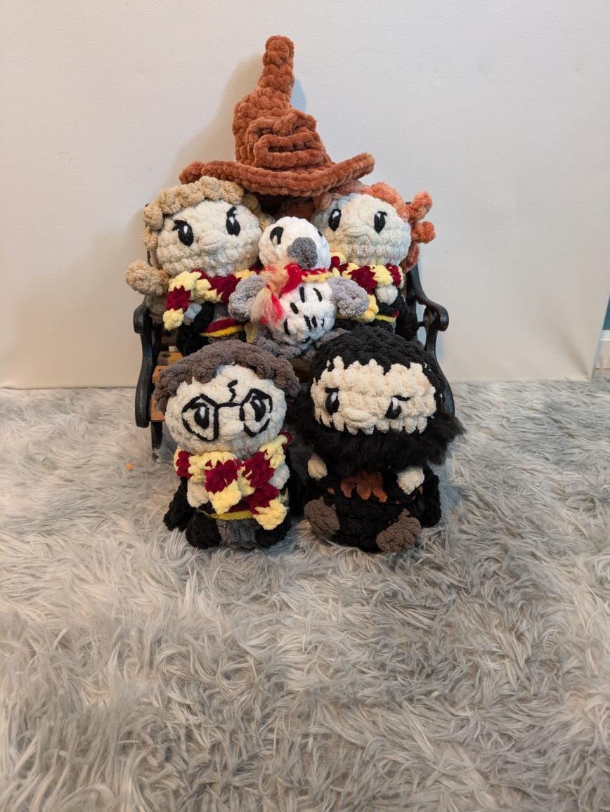 Itty Bitty Wizard and friends crochet pattern. Harry