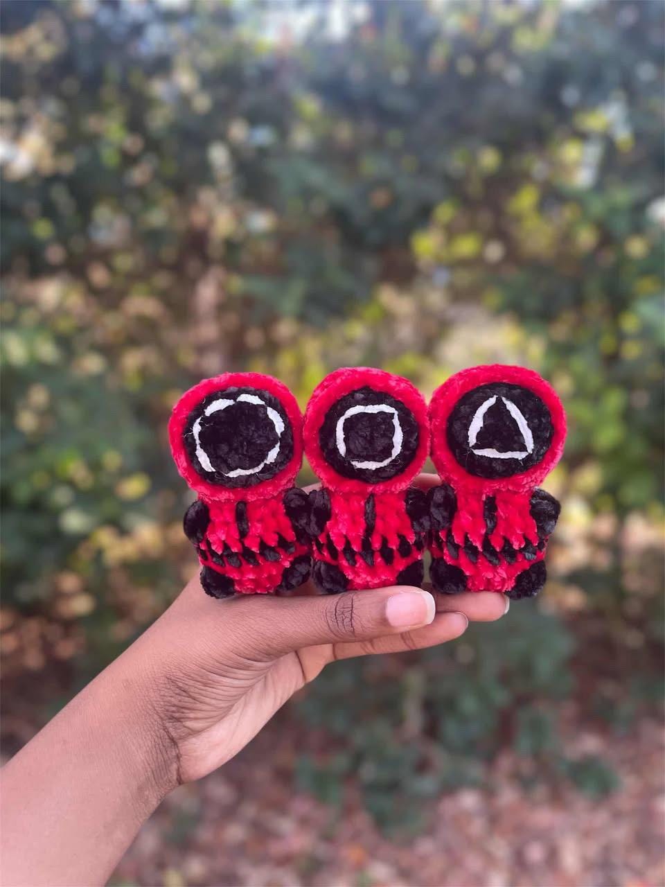 itty bitty squid men crochet pattern